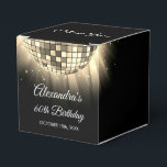 Golden 60. Geburtstagsparty 70's Disco Ball Geschenkschachtel<br><div class="desc">Mit unserer Disco Ball Fvor Box von Gold 60. Geburtstagsparty 70's fühlen sich Ihre Gäste wie Diskostars. Diese Gefälligkeitsboxen sind die perfekte Möglichkeit, um Ihre Freunde und Zuhause mit einer Touch "70er nostalgie nach Ihrem Meilenstein Geburtstag feiern zu senden. In einem lebendigen Farbton lila strahlen diese Gefälligkeitsboxen Energie und Spaß...</div>