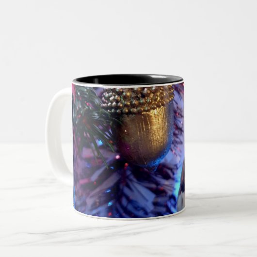 Golden Acorn und Eichhörnchen Zweifarbige Tasse (Vorderseite Links)