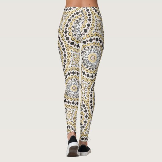 Golden and Charcoal Mandala Pattern Leggings (Rückseite)