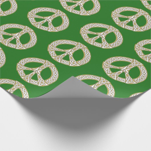 Golden and White Celtic Peace Sign Muster Geschenkpapier (Ecke)