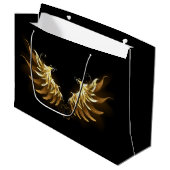 Golden Angel Wings auf schwarzem Hintergrund Große Geschenktüte (Vorderseite Schrägansicht)