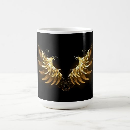 Golden Angel Wings auf schwarzem Hintergrund Kaffeetasse (Mittel)