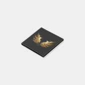 Golden Angel Wings auf schwarzem Hintergrund Post-it Klebezettel (angewinkelt)