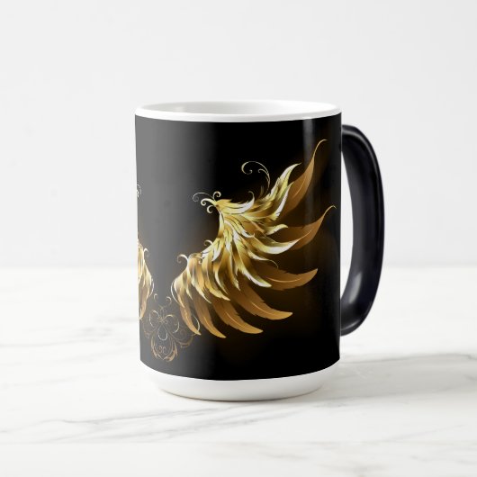 Golden Angel Wings auf schwarzem Hintergrund Verwandlungstasse (VorderseiteRechts)