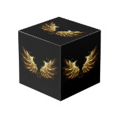 Golden Angel Wings auf schwarzem Hintergrund Würfel (Vorderseite Schrägansicht)