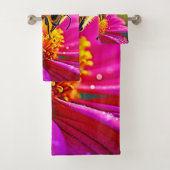 Golden Bee Blume Magic Light Design Badhandtuch Set (Insitu)