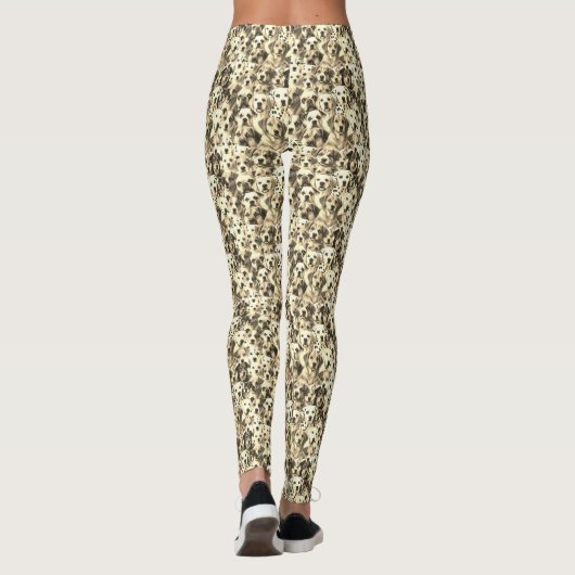 Golden Beige Crowded Dog Face Repeat Pattern Leggings (Rückseite)