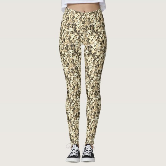 Golden Beige Crowded Dog Face Repeat Pattern Leggings (Vorderseite)