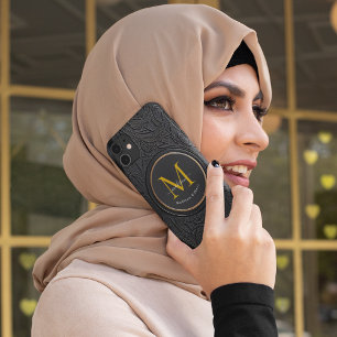 Golden & Black Modern Script Bold Monogram Initial iPhone 16 Pro Max Hülle