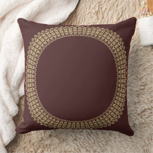 Golden Border Arabesques Bloral Elements on Red Kissen