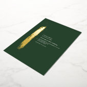 Golden Brushstroke Emerald Minimalistisch Wedding Folieneinladung (Gedreht)