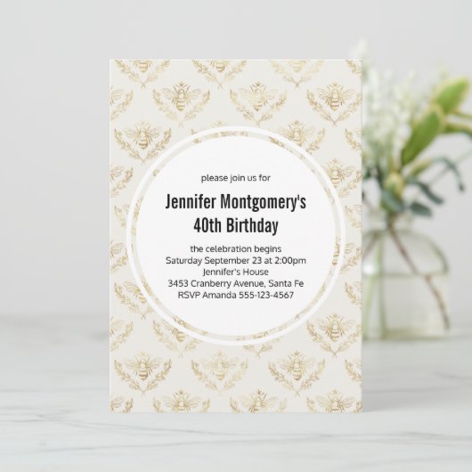 Golden Bumble Bee Pattern Geburtstag Einladung (Stehend Vorderseite)