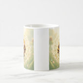 Golden Bumblebee in Bloom Dance.5 Kaffeetasse (Mittel)