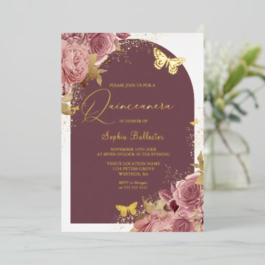 Golden Butterfells Blush Floral Quinceanera Gold Folieneinladung (Stehend vorne)