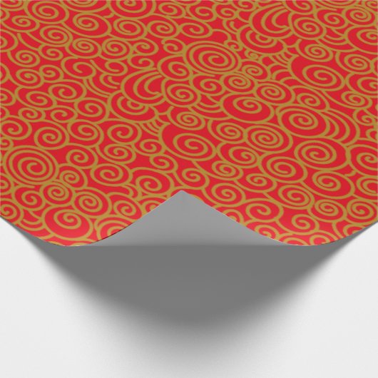 Golden Chinese Auspicious Clouds Pattern on Red Geschenkpapier (Ecke)
