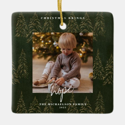 Golden Christmas Forest Fire Trees Keramikornament (Vorderseite)