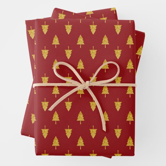 Golden Christmas Trees on Red Background Geschenkpapier Set (Beispiel)