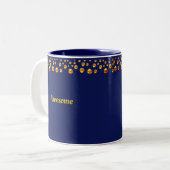 Golden Confetti und Personalisierter Text über Nav Zweifarbige Tasse (Vorderseite Links)