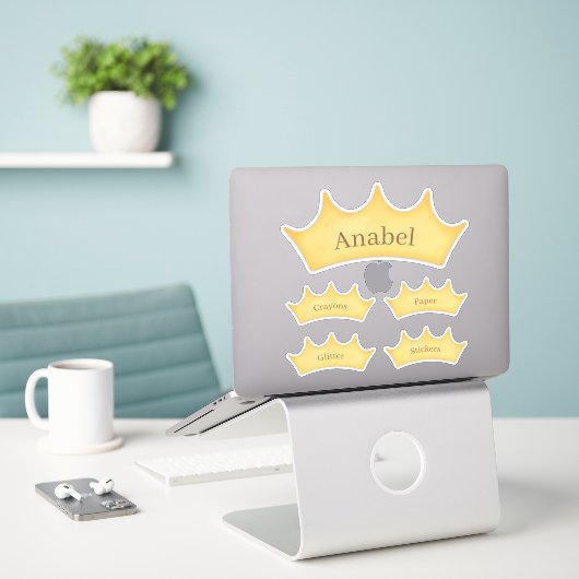 Golden Crown Fairytale Themed Personalisiert Label (Laptop auf Schreibtisch)