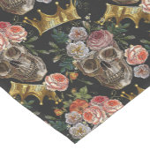 Golden Crown Skull Rote Rosen Gothic Halloween Mittelgroßer Tischläufer (Ecke)