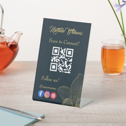 Golden Details Esthetiker Qr Code Social Media Sockelschild (In SItu)