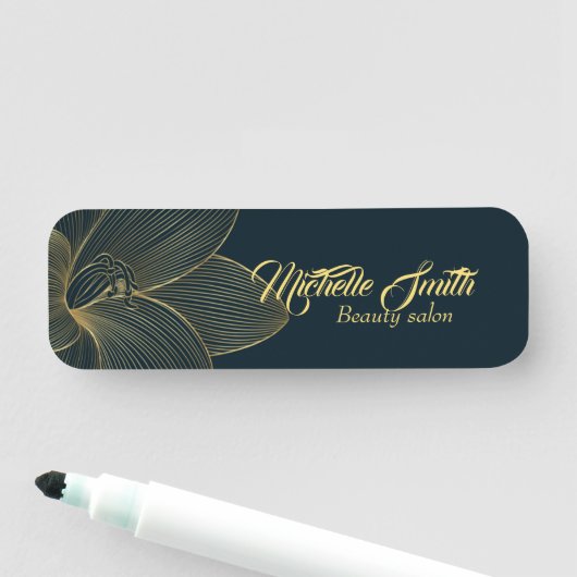 Golden Details Östhetiker Elegantes Script Busines Namensschild (Beispiel)