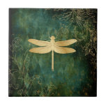 Golden Dragonfly Keramik Tile Fliese<br><div class="desc">Diese wunderschöne Keramik-Kachel besticht durch eine goldene Libelle auf einem smaragdgrünen,  Vintagen Grunge-Hintergrund.</div>