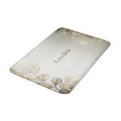 Golden Eucalyptus Foliage Shiny Elegante Badematte (Schrägansicht)