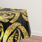 Golden Flowers on Black Background Tischdecke (Beispiel)