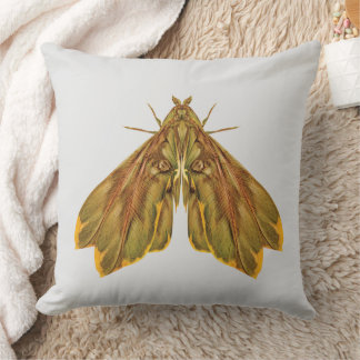 Golden Forest Moth – Surreal Nature Form Kissen