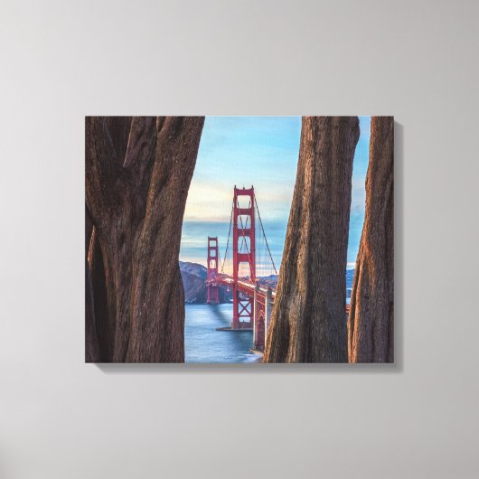 Golden Gate Bridge durch Cypress Trees Leinwanddruck (Vorderseite)