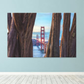 Golden Gate Bridge durch Cypress Trees Leinwanddruck (Insitu (Holzboden))