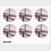 Golden Gate Bridge gegen Berge Runder Aufkleber (Blatt)