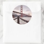 Golden Gate Bridge gegen Berge Runder Aufkleber (Tasche)