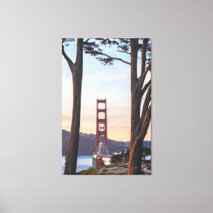 Golden Gate Bridge Gerahmt von Bäumen Leinwanddruck