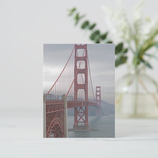 Golden Gate Bridge in Nebel. Postkarte (Stehend Vorderseite)
