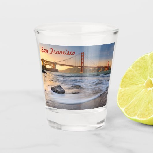 Golden Gate Bridge in San Francisco bei Sonnenunte Schnapsglas (Vorderseite)