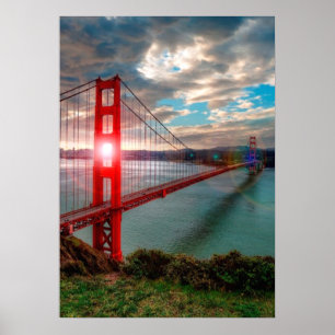 Golden Gate Bridge mit Sonnenschein durch. Poster