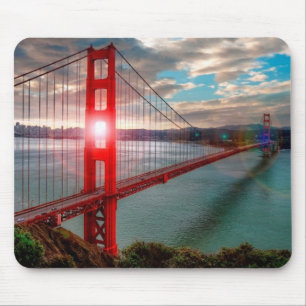 Golden gate bridge mit Sun, der durch scheint Mousepad