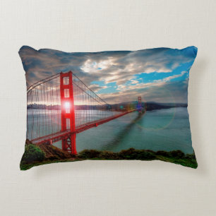 Golden gate bridge mit Sun, der durch scheint Zierkissen