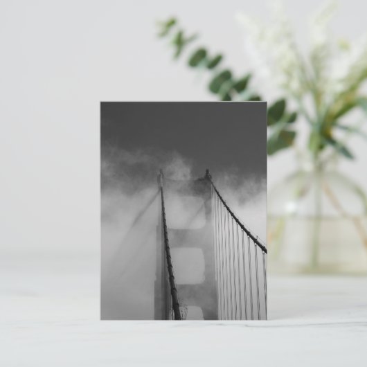 Golden Gate Bridge Tower im Nebel verkleidet Postkarte (Stehend Vorderseite)
