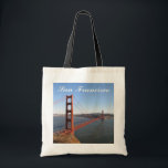 Golden Gate, San Francisco Tote Bag Tragetasche<br><div class="desc">Die Golden Gate Bridge ist eine Hängebrücke über das Goldene Tor, die Öffnung der Bucht von San Francisco zum Pazifik. Als Teil der U.S. Route 101 und der California Staat Route 1 verbindet die Struktur die Stadt San Francisco an der Nordspitze der Halbinsel San Francisco mit dem Landkreis Marin. Es...</div>