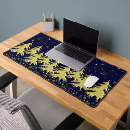 Golden glänzender Weihnachtsbaum auf Stars Blue Sk Schreibtischunterlage