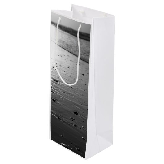 Golden Glassy Sand Grayscale Geschenktüte Für Weinflaschen (Vorderseite Schrägansicht)