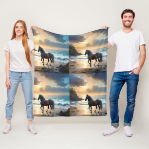 Golden Grace: Ein Palomino Pferd am Sonnenuntergan Fleecedecke
