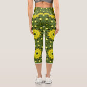 Golden Green Sunburst Kaleidoscope Blumenmuster Capri Leggings (Rückseite)