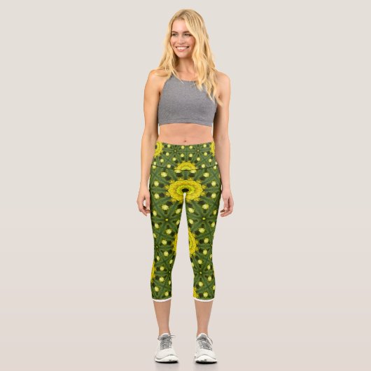 Golden Green Sunburst Kaleidoscope Blumenmuster Capri Leggings (Vorderseite)
