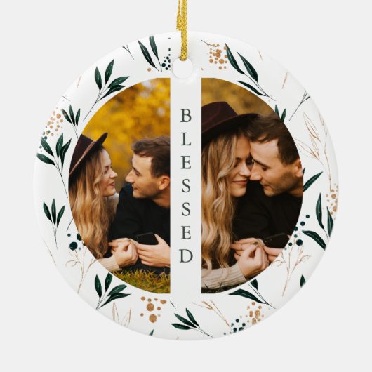 Golden Greenery Gesegnete Typografie Zwei Fotos Keramik Ornament (Hinten)