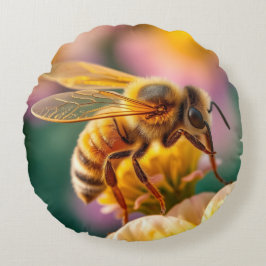 Golden Honey Wings & Wolf Rundes Kissen