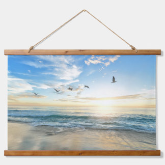 Golden Horizon – Peaceful Beach Sunrise Wandteppich Mit Holzrahmen